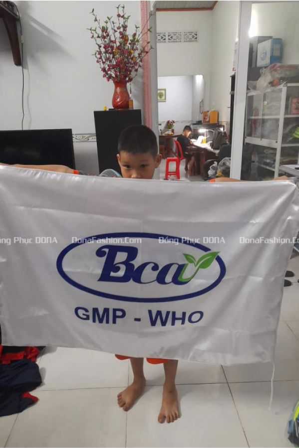 May in cờ công ty BCA